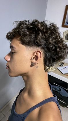 12 Guard Buzz Cut Low Taper, Curly Mullet Fade, Short Mullet Curly Hair, Daus Mendoza, Afro Mullet, Taper Fade Curly Hair, Mens Haircuts Short Hair, Ideas Haircut