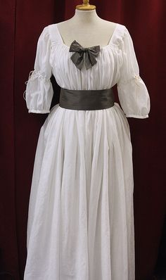 1780s chemise gown; see also her false rump | Evil Dressmaker 1800s Gown, Celtic Clothing, Costume Ball