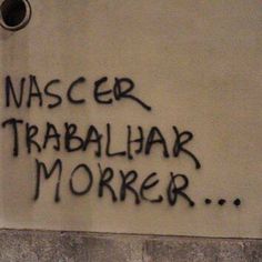 graffiti written on the side of a building that says mascer trabular morrer