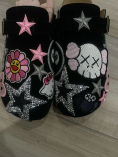 #colgs#patches#star#hellokitty#bostonclogs Patch Birkenstock, Clogs With Patches, Birkenstock Clogs Patches, Patches On Shoes, Pretty Sneakers, Crocs Fashion, Custom Shoes Diy, Trendy Shoes Sneakers, Custom Slides