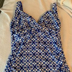 Electric Blue/Deep Sea Wrap Tankini Top With With Underwire Support. Brand New, Never Worn But Does Not Have Tags Elegant Lined Blue Swimwear, Elegant Blue Lined Swimwear, Tankini Top, Deep Sea, Lands End, Electric Blue, Womens Swim, Tankini, Color Blue