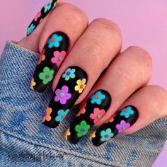 Black matte nails with cute bright coloured flowers stylish floral matte nail art inspo Black And Colourful Nails, Black Nails With Bright Flowers, Hippy Flower Nails, Funky Flower Nails, Black And Colorful Nails, 70s Flower Nails, Black Nails With Flower Design, Black And Neon Nail Designs, Neon And Black Nails