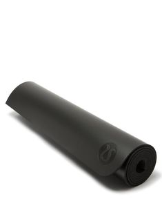 a black yoga mat with the letter s on it