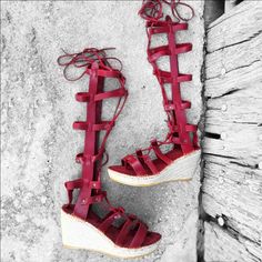 Gladiator or Roman style crossed strap sandal, knee high, made with authentic genuine cowhide leather. It is the mod.Mesalinas_top10.2 Red color. It fastens easily with snap closures on the back of the leg for easy donning. It fully adjusts to your size with the crossed straps. Wedge height: 10cm Front height: 3cm You can choose: -- Sole without insole. Your feet are directly on the jute. It is soft, natural and very comfortable. --Sole with leather insole. The soft leather insole covers the bas Strapped Lace-up Sandals For Summer Beach, Strapped Lace-up Sandals For Beach In Summer, Summer Strapped Leather Lace-up Sandals, Strapped Lace-up Sandals For Summer Vacation, Spring Leather Strapped Lace-up Sandals, Bohemian High Heel Wedge Sandals For Summer, Strapped Lace-up Sandals For Beach And Spring, Spring Beach Strapped Lace-up Sandals, Casual Summer Festival Wedge Sandals