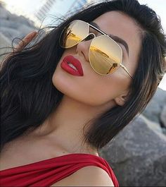 Sama eyewear, disponible en nuestras tiendas. De Bogotá y Medellín. Laura Badura, Gold And Red, Girl With Sunglasses, Girls With Glasses, Stylish Sunglasses, Mirrored Sunglasses Women, Womens Glasses, Glasses Fashion, Pretty Face