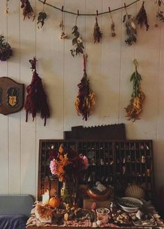 Witch Altar Aesthetic, Witch Aesthetic Decor, Autumn Witch Aesthetic, Autumn Altar, Altar Aesthetic, Samhain Decorations, Celebrate Samhain, Pagan Halloween