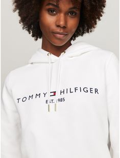 Tommy Hilfiger women's hoodie. Ideal for year-round wear, our medium weight hoodie is made from cotton-blend fleece that feels soft against your skin. Designed with a drawstring hood and ribbed trim, this sporty pullover is made complete with our embroidered logo at the chest.  Material: 70% Better Cotton Initiative (bci) Cotton, 30% Polyester. Tommy Hilfiger Hoodie Woman, Tommy Hilfiger Store, Varsity Hoodie, Tommy Hilfiger Hoodie, Tommy Hilfiger Long Sleeve, Pullover Women, Tommy Hilfiger Logo, Hoodie Logo, Tommy Hilfiger Women