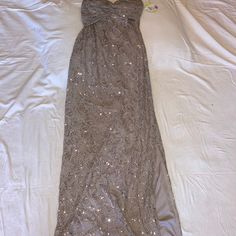 Glitter Beautiful Silver Dress Blue Velvet Long Dress, Black Floor Length Dress, Dresses Silver, Sparkly Gown, Backless Gown, Mini Gold Dress, Velvet Dress Long, Backless Evening Dress, Full Length Gowns