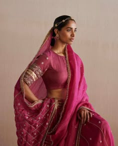 Blouse With Skirt, Muslim Gown, Dupatta Styling, Skirt Organza, Saree Shoot, Peach Lehenga, Zardozi Work, Regal Elegance, Rani Pink