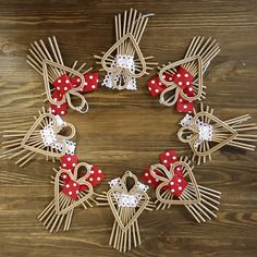 Можно использовать как елочное украшение Corn Dolly, Straw Crafts, Basket Weaving Diy, Basket Weaving Patterns, Christmas Decorations Cheap, Christmas Paper Crafts, Newspaper Crafts