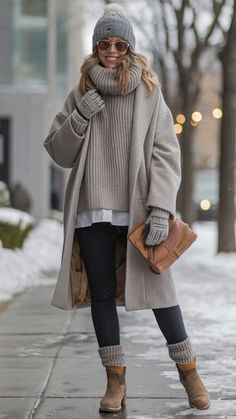 Winter Outfits East Coast, Winter Female Fashion, Massachusetts Winter Outfit, Snow Outfits Plus Size, What To Wear In Winter For Women, Winter Travel Outfit Ideas, Snow Winter Outfits Women, Cute Winter Outfits With Scarf, Cold Weather Womens Outfits