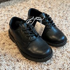 New With Tags: Children’s Place Brand Toddler Boy’s Black Dress Shoes. Size 8. Kids Black Dress, Gold Dress Shoes, Navy Loafers, Play Shoes, Cat Shoes, Girls Flats, Baby Shoe Sizes, Girls Heels, Black Dress Shoes