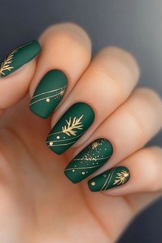 Everest Green Nails, November Green Nails, Green Matte Nails Design, Evergreen Nails, Green Plaid Nails, Winter Nails Green, Green And Gold Nail Designs, Green Winter Nails, Cute Layers