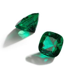 two green diamonds sitting next to each other