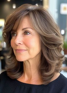 Collarbone Length Hair Over 50, Medium Length Bob With Layers, Medium Length Bob Hairstyles, Collarbone Hair, Medium Length Layered Haircuts, Neck Length Hair, Collarbone Length Hair, Effortless Waves