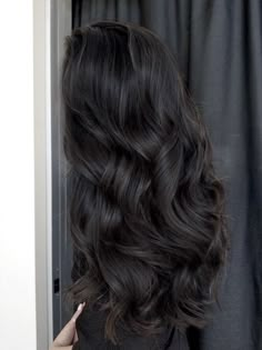 Black Wavy Hair, Dark Brunette Hair, Brown Hair Inspo, Hairstyles For Layered Hair, Long Dark Hair, Hair Stylies, Beautiful Long Hair, Hair Inspo Color, Long Hairstyles