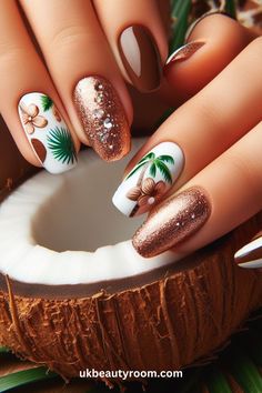 Tropical Nails Aesthetic, Hawaii Fall Nails, Nails For Tropical Vacation Beach, Winter Sun Holiday Nails, Tropical Theme Nails, White Hawaiian Nails, California Nails Designs, Beach Christmas Nails, Christmas Beach Nails