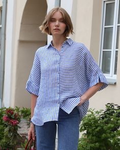 Short-sleeved linen top CABRERA in Blue stripes - MagicLinen Summer Linen Shirt, Short Sleeve Linen Shirt, Pants Short, Linen Bottoms, Summer Linen, Diy Sewing Projects, Linen Shorts, Linen Top, Linen Pants