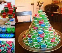 there are many cups that have been made into a christmas tree