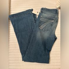 Great Condition 35” Inseam Sevens Jeans, Kimes Ranch Jeans, Western Chic Fashion, 2024 Clothes, Western Fits, Xmas 2024, Western Clothes, Personal Things, Seven Jeans