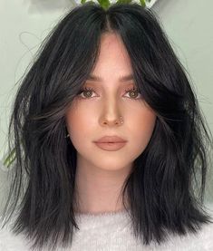 Short Mid Face, Hairstyles For Round Faces Straight Hair, Soft Bangs Round Face, Curtain Band Short Hair, Medium Length With Bangs Round Face, Straight Lob Round Face, Mid Length Round Face Haircuts, Dark Hair Round Face, Half Moon Bangs Round Face