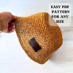 a hand holding a straw bag with the text easy pattern for any size