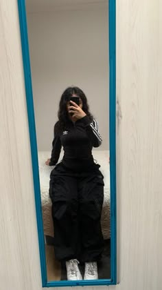 Selfie Inspo Baddie, Black Long Sleeve Outfit Casual, Ig Baddie Outfits Casual, Mirror Poses Baddie, Tight Shirt Loose Pants Outfit, Copy Paste Latina Outfits, Chula Outfits, Grunge Winter Outfits Cold, Y2k Mujer