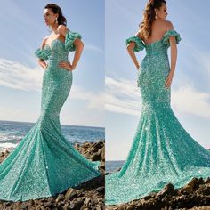 The Timeless Classic That Never Goes Out Of Trends! Look Mesmerizingly Gorgeous In The Mermaid Gown! This Beautiful Ladies’ Dress Boasts A Modern, Off The Shoulder Neckline That Gives Off A Sensuous Yet Classy Look. The Stunning Color Will Complement Any Special Occasion And Make You Stand Out From The Crowd. Crafted With Intricate Detailing Along The Bodice And Waistline Cut-Outs, This Piece Accentuates Every Body Shape To Perfection! Constructed With Luxurious Fabric For A Luxurious Touch, Thi Turquoise Mermaid Dress, Teal Wedding Dress, Turquoise Wedding Dresses, Blue Mermaid Gown, Blue Bridal Dress, Turquoise Wedding Theme, Blue Mermaid Prom Dress, Little Mermaid Dresses, Sequin Ball Gown