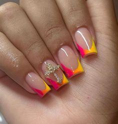 Summer Nails 2023 Gel Short, Vacation Nails Acrylic, Short Quince Nails, Nails Fourth Of July, Gel Short Nails, Short Summer Nails 2023, Hot Summer Nails, Nails 90s