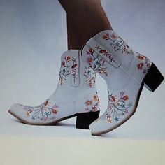 Heelchic White Western Cowgirl Boots With Embroidered Flowers. Size 8.5 New Cowgirl Boots Square Toe, White Cowgirl Boots, Western Cowgirls, Cowgirl Boots, Shoes Heels Boots, Embroidered Flowers, Western Boots, Pink White, White Shorts