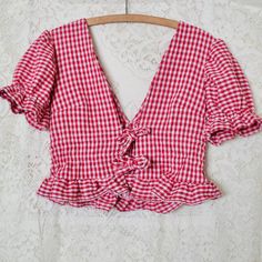 Gingham puff sleeve tie front top handmade from a vintage cotton tablecloth! Size XS/S Two adjustable ties along the waist + elastic sleeve bands 100% cotton Upcycle Vintage, Vintage Gingham, Upcycled Textiles, Country Girl Style, Sustainable Textiles, Plaid Tie, Diy Bow, Front Tie Top, Vintage Textiles