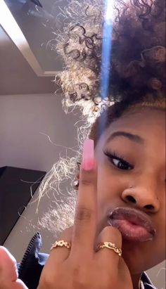 Curly Hairstyles With Fake Hair, Fine Brownskin Girl, Baddie Girl Pfp, Black Girls Pfp, Light Skin Girls Pretty, Pretty Baddies, Pretty Dark Skin, Swag Girl Style, Baddie Hairstyles