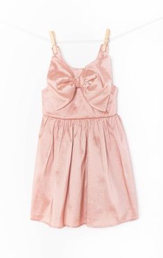 The perfect little bow front dress for your mini. Straight out of a fairytale she'll feel like a princess in this look! Bell Bottoms And Sweater, Kimono Crop Top, Bow Mini Dress, Maternity Bridesmaid Dresses, Bridesmaid Colors, Plus Size Bridesmaid, Shoes For Leggings, Bridesmaid Dresses Prom, Bridesmaid Dresses Plus Size