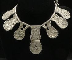 "BWS 925 Silver - Vintage Modernist Sculpted Heavy Chain Necklace - NE3416  BWS 925 Silver - Vintage Modernist Sculpted Heavy Chain Necklace - NE3416  Jewelry Type:         Necklace   Metal Type:            925 Silver  Metal Size:             18\" Chain   2.75\" Pendant   Stone Type:            N/A  Condition:              N/A  Jewelry Weight:     148.8 Grams  PLEASE NOTE: THIS ITEM IS PRE-OWNED. ALTHOUGH MOST ITEMS ARE IN VERY GOOD CONDITION, SOME MAY NEED CLEANING AND/OR MINOR REPAIRS. WE MAKE A VERY STRONG EFFORT TO UPLOAD CLEAR PICTURES. PLEASE INSPECT ALL PICTURES AND ASK ALL QUESTIONS YOU MAY HAVE PRIOR TO MAKING A PURCHASE. NOT ALL STONES ARE GENUINE, SOME ARE ENHANCED OR CREATED." Heavy Chain Necklace, Antique Jewelry Necklace, Clear Pictures, Heavy Chain, Puffy Heart, Metal Necklaces, Stone Pendants, Vintage Watches, Types Of Metal