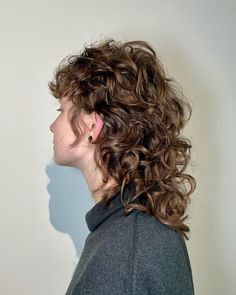 Shag Hairstyles Medium Back View, Naturally Curly Mullet, Modern Curly Mullet Women, Curly Edgy Hair, 80s Shag Haircut Curly, Edgy Haircuts Curly Hair, Curly Haircut Woman, Curly Shag Medium Length