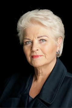 Pam St. Clement St Clement, Short Grey Hair, Super Short Hair, Short Hairstyles For Thick Hair, Punk Hair, Mom Hairstyles, Short Hair Over 60, Haircut For Older Women, Hairstyles Over 50