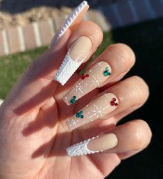 Christmas Snowflake Mickeyy French Tips Press on Nails - Handmade Fing Disney Nail Art Designs, Winter Disney Nails, Disney Winter Nails, Disney Christmas Nails Design, Christmas Disney Nails, Disney Fall Nails, Ugly Christmas Sweater Nails, Disney Christmas Nails, Fox Nails