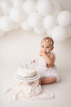 Floral Cake Smash Photography, First Birthday Photo Shoot Ideas Studio, First Birthday Studio Photos, First Birthday Photo Shoot Ideas Indoor, Simple 1st Birthday Photoshoot, Baby First Birthday Photo Shoot, 1st Birthday Photo Shoot Ideas