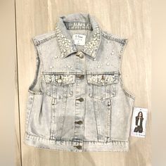 Nwt Ci Sono Denim Vest With Pearl And Studded Details Trendy White Denim Vest With Pockets, White Fitted Denim Vest, White Denim Top For Spring, White Casual Denim Top For Spring, White Trendy Denim Top For Spring, Trendy White Denim Top For Spring, White Denim Summer Jacket, White Denim Top, Denim Vest