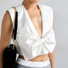 Blanc Crop Tops Modern White Party Tops, Modern White Party Top, Glamorous White Formal Tops, Luxury White Party Tops, Luxury White Top For Evening, Chic Structured Party Tops, Chic Structured White Top, Chic White Structured Top, Full Service