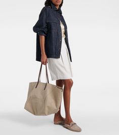 Find BRUNELLO CUCINELLI Large Canvas Tote Bag on Editorialist. This Brunello Cucinelli tote bag is crafted from fabric. It features a magnetic closure, internal zipped pocket, shoulder straps and is unlined. The tote includes a dust bag and box. Luxury Work Bags With Canvas Lining, Beige Workwear Bag With Canvas Lining, Designer Shoulder Bag With Pockets For Daily Use, Linen Tote Shoulder Bag, Beige Linen Shopping Bag, Linen Shoulder Bag For Daily Use, Chic Canvas Shoulder Bag With Pockets, Luxury Tote Shoulder Bag With Pockets, Luxury Tote Bag With Pockets