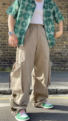 Mens Funky Fashion, Colorful Male Fashion, Mens Clothing Aesthetic, Street Wear Cargo Pants, Y2k Street Wear, Look 80s, Cargo Pants For Women, Spiritual Fashion, Casual Pant