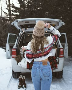 Camping Lake, Winter Mode Outfits, Lake Camping, Outfitters Clothes, Winter Photoshoot, Winter Outfits Cold, Camping Adventure, Cute Winter Outfits