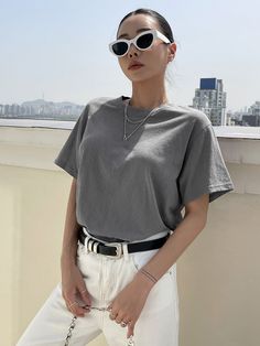 Cinza Casual Collar Manga Curta Algodão Simples  Embellished Não elástico  Tops, blusas e camisetas para Mulheres Grey Tshirt Outfit Woman, Gray Tshirt Outfits, Grey Summer Outfits, Gray T Shirt Outfit, Grey Tshirt Outfits, Gray Top Outfit, Grey T Shirt Outfit, Grey Tee Outfit, Grey Shirt Outfit