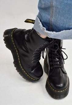 Doc Martens Outfit, Martens Style, Doc Martens Boots, Platform Shoe, Tokyo Street Fashion, Army Boots, Boots Uk