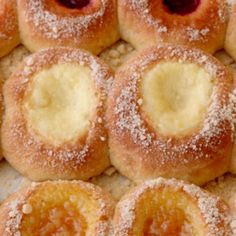 some type of bread with powdered sugar on top