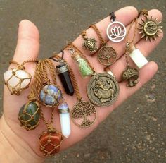 قلادات متدلية, Crystal Vibes, Hippie Aesthetic, Estilo Hippy, Mode Hippie, Crystal Aesthetic, Indie Jewelry, Estilo Hippie, Body Chains