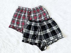 Warm, breathable flannel plaid adult pajama shorts that are perfect all year round! A perfect pair to wear on Christmas day! Comes with a stretchy elastic waistband for a comfort. The waist also has a drawstring for an adjustable fit. Cute ruffle trim finishes off the shorts. 100% Cotton BUY PAJAMA SET WITH LONG SLEEVE TOP HERE: https://www.etsy.com/listing/903455811/pajama-set-plaid-flannel-red-black?ref=listings_manager_grid BEFORE PURCHASING: Please take a look at all shop policies (located u Beautiful Dawn, Holiday Flannel, Pj Bottoms, Bridesmaid Pyjamas, Women Sleepwear, Cute Pajama Sets, Adult Pajamas, Pj Shorts, Pajamas Gift