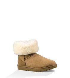 CLASSIC SHORT II Velvet Top, Ugg Classic, Classic Boots, Velvet Tops, Real Fur, Women Supporting Women, Short Boots, Suede Heels, Slide Slipper