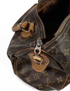 This Louis Vuitton Mini Speedy bag is in great but well-loved condition, with a classic gold monogram exterior and an iconic shape. The spacious interior offers plenty of room for all your everyday essentials, while the zipped top closure ensures everything stays secure. This timeless piece is both practical and stylish, making it a great addition to anyone's wardrobe. Travel Bag With Monogram Canvas And Metal Hardware, Travel Bag With Metal Hardware And Monogram Canvas, Travel Bags With Metal Hardware And Monogram Canvas, Classic Bag With Lock In Monogram Canvas, Classic Bags In Monogram Canvas With Lock, Classic Bags With Lock In Monogram Canvas, Travel Bag With Brass Hardware And Monogram Canvas, Classic Monogram Canvas Bag With Lock, Zipper Repair